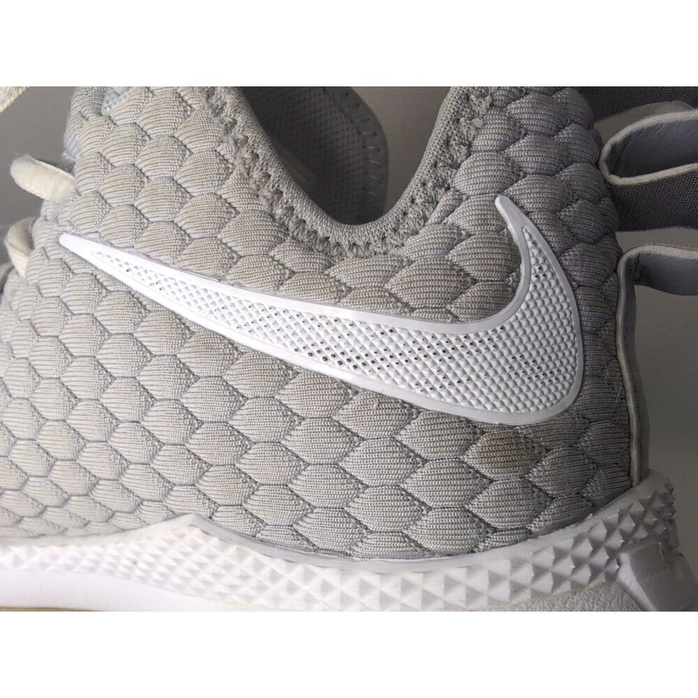 Nike LeBron Witness 3 330 Akron athletic basketball shoes 2018 sz 8.5 - Picture 9 of 10